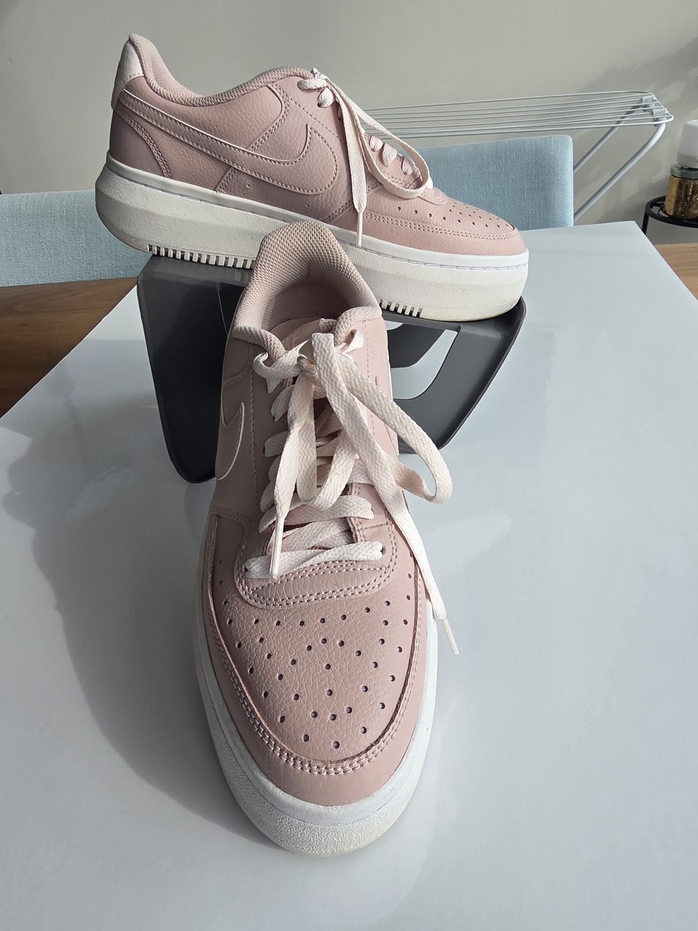 Nike Women's Low-Top Sneakers in Blush Pink and White